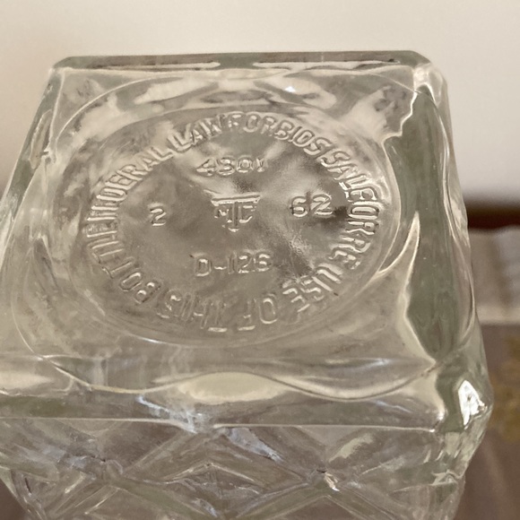 Vintage Decor Liquor Cut Glass Decanter Wine Bottle Diamond Pattern - Picture 6 of 7
